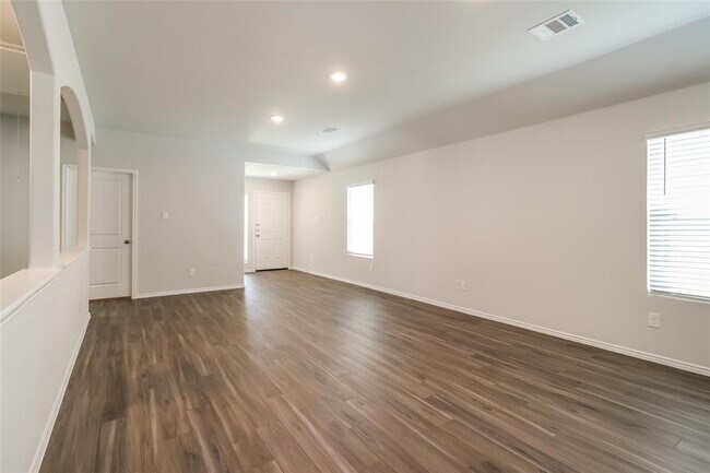 Building Photo - 2412 Carp Dr