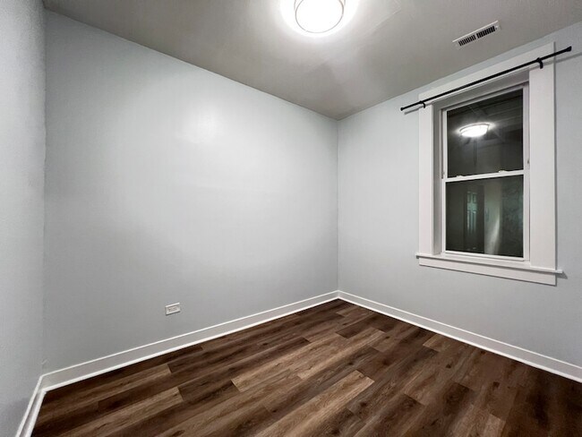 Building Photo - 7026 S Wentworth Ave