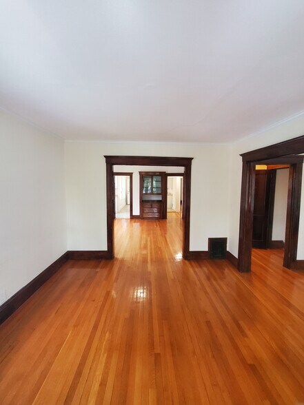 Building Photo - 162 Beech St