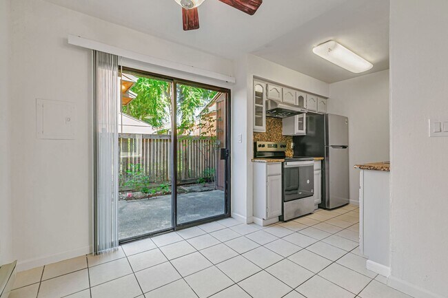 Building Photo - 2BR 1.5BA Condo For Rent – Prime Central F...