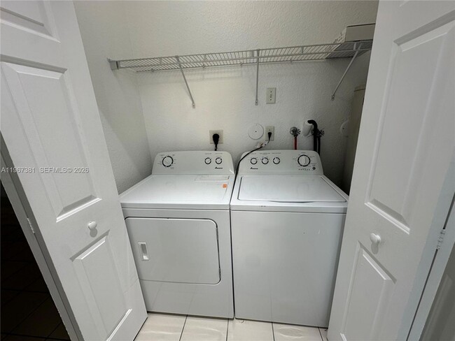 Building Photo - 2615 SE 15th Pl