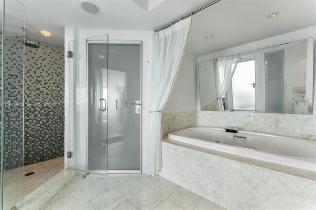 Building Photo - 1331 Brickell Bay Dr