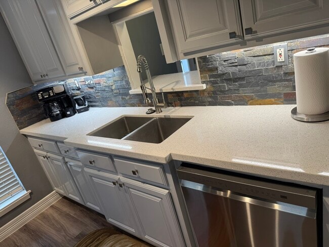 Building Photo - 505 Westcott St