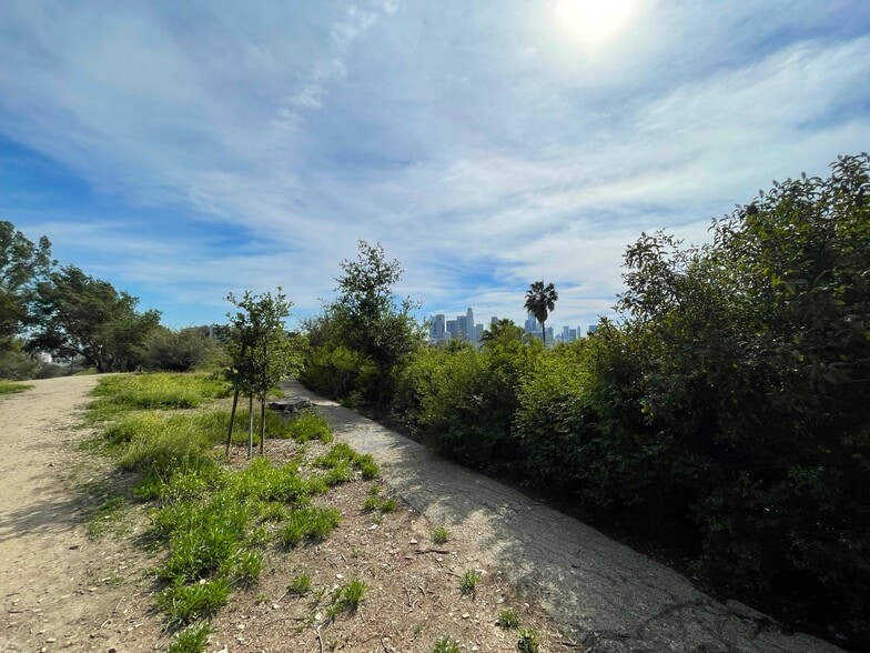 Building Photo - 1306 Montana St