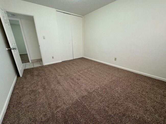 Building Photo - NICE UPDATED 2BED 1BATH HOME LOCATED NEAR ...