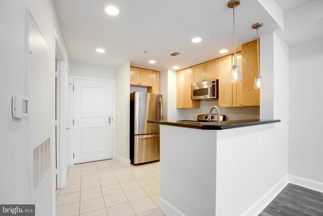 Primary Photo - 3600 S Glebe Rd