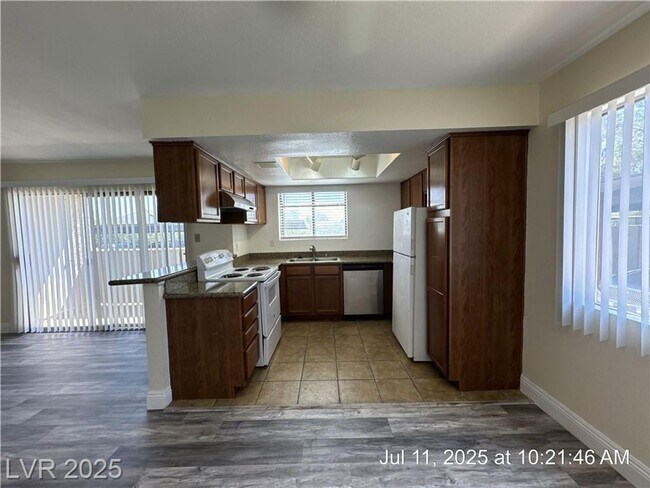 Building Photo - Updated First-Floor Unit | Granite Counter...