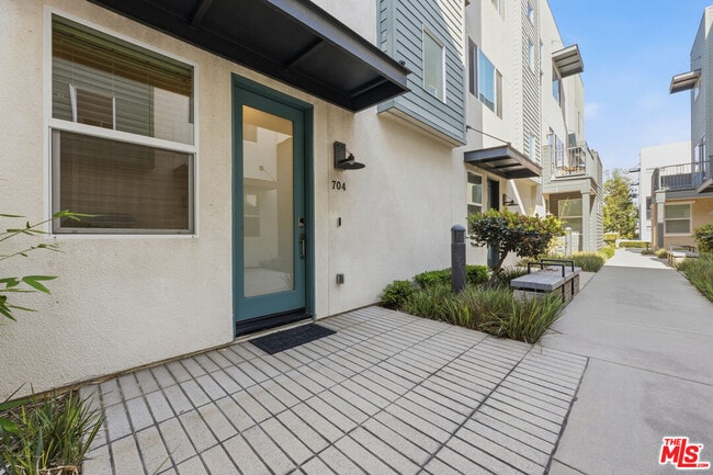 Building Photo - 9942 Artesia Blvd