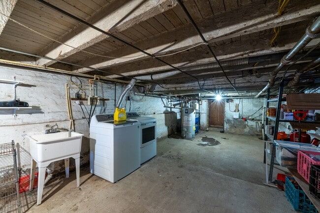 Building Photo - 505 Grundy St