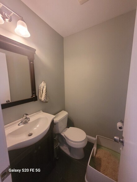 Building Photo - 4717 N Artesian Ave