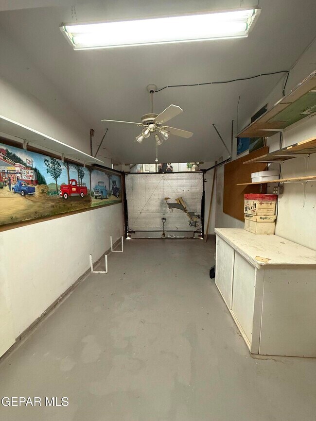 Building Photo - 10449 Chinaberry Dr