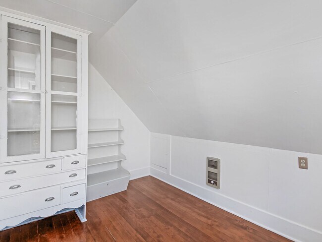 Building Photo - 5265 NE 14th Pl