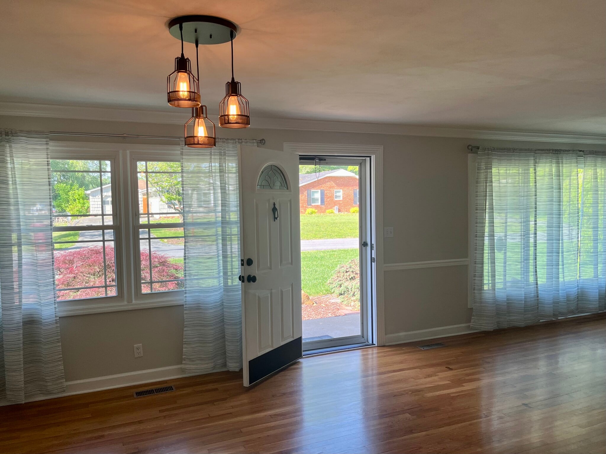 Dining & Living - 2108 Valley Ln