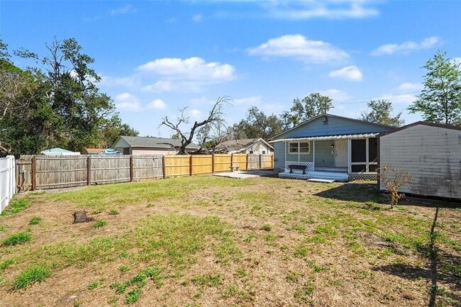 Building Photo - 8902 El Portal Dr