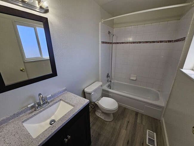 Building Photo - 3 Bedroom 2 Bath 2 Car Garage home in the ...