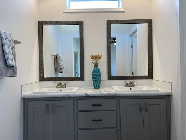 Building Photo - 212 Liberty St