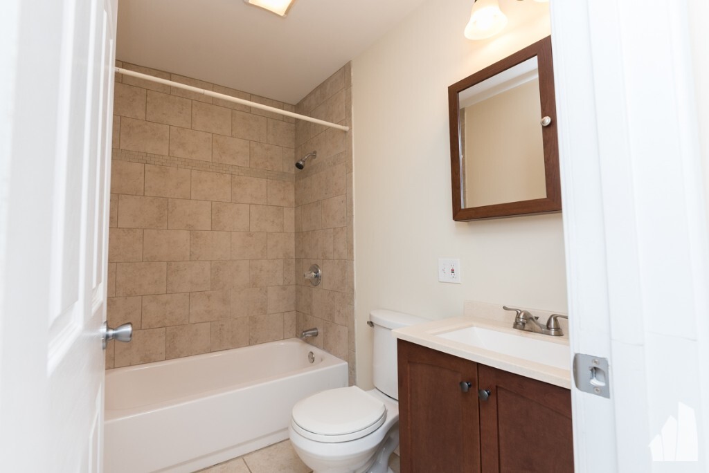 Building Photo - 555 W Arlington