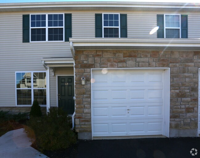 Emerson Green Clayton, NJ Apartment Finder