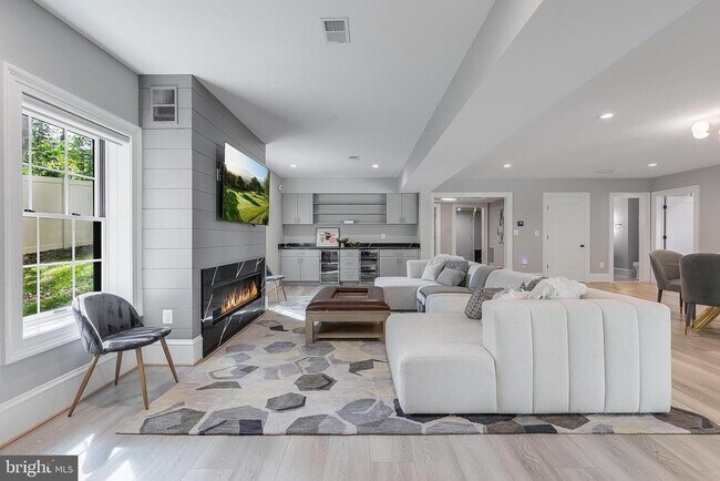 Building Photo - 7002 River Oaks Dr