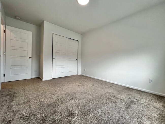 Building Photo - 5636 Bay Hl Dr