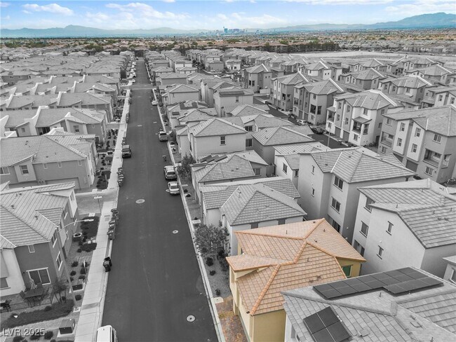 Building Photo - 7005 Magenta Moon St