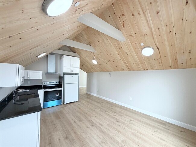 Building Photo - 3 1/2 Buffum St