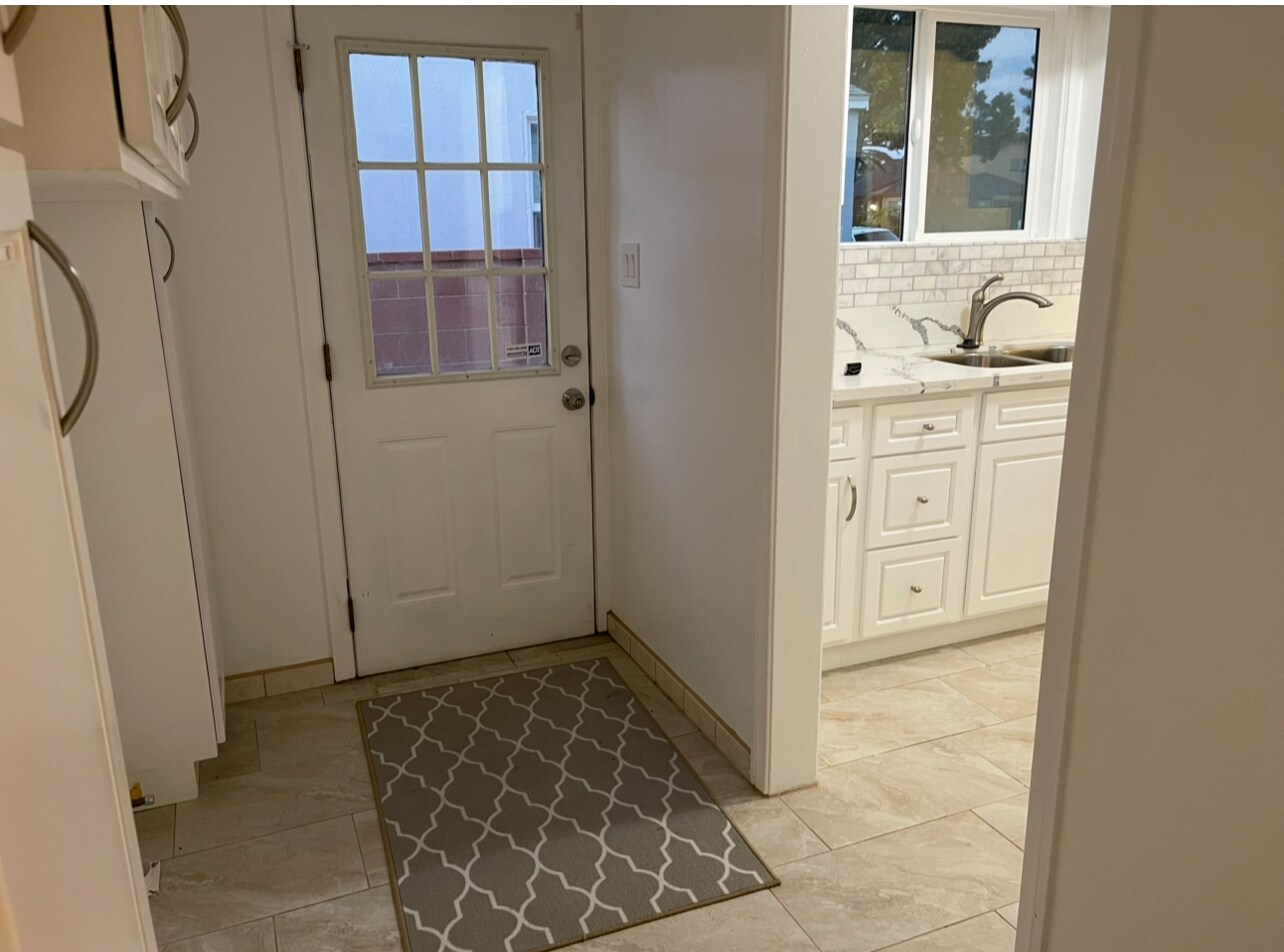 Building Photo - 9517 Kauffman Ave