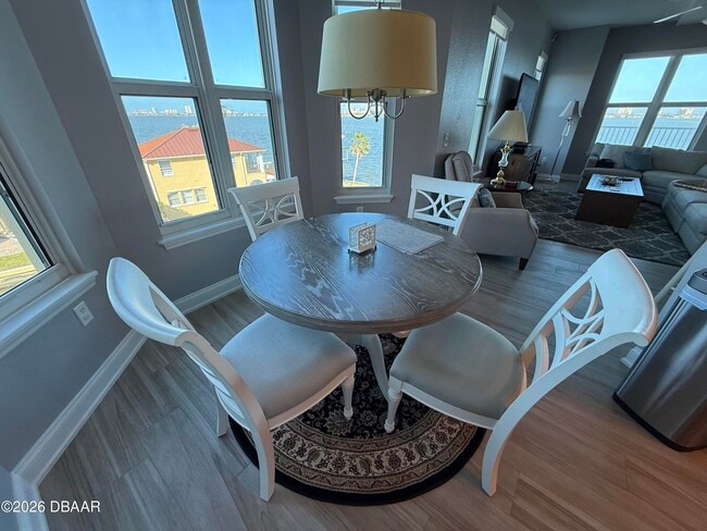 Building Photo - 2801 S Ridgewood Ave