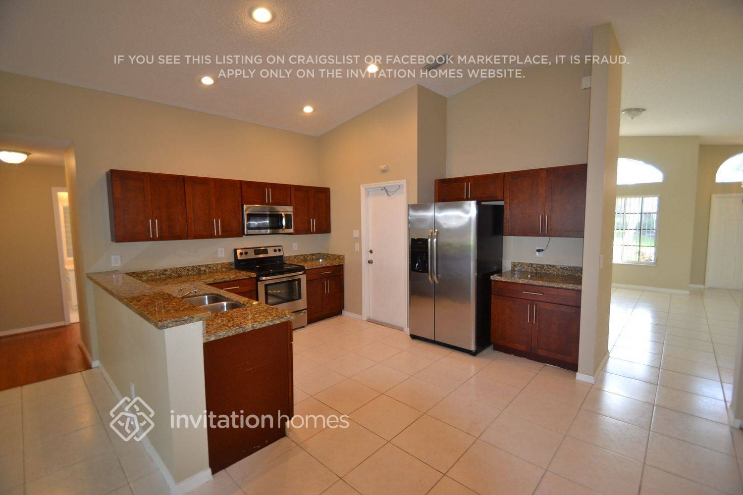 Building Photo - 10841 SW 14th Ct