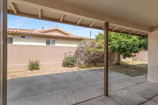 Building Photo - Beautiful Torrance Home