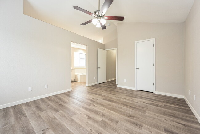 Building Photo - 9978 Deer Creek Ln