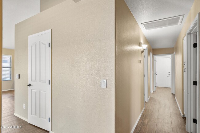Building Photo - 7936 W Taro Ln