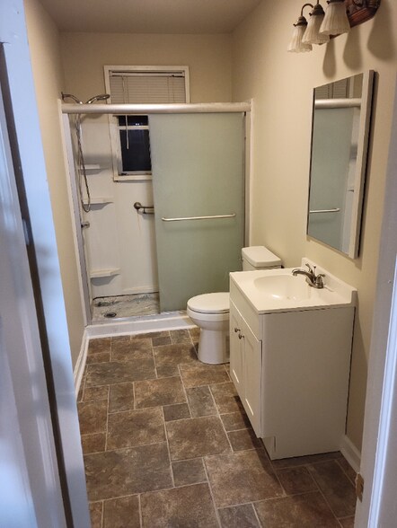 Building Photo - 408 Valley St