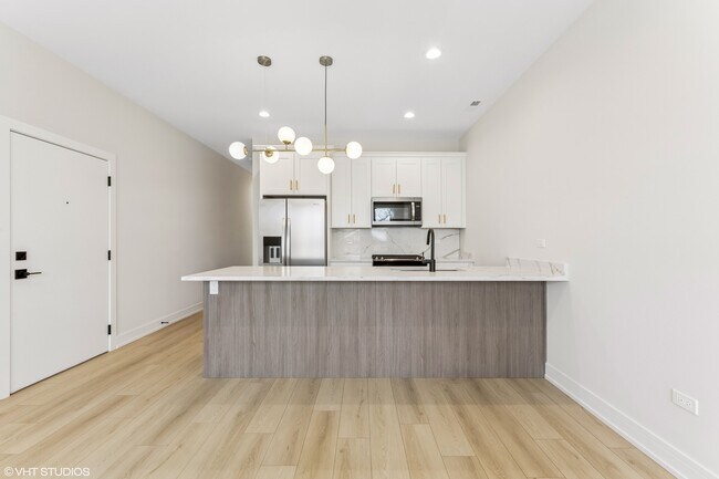 Building Photo - 5000 S Prairie Ave