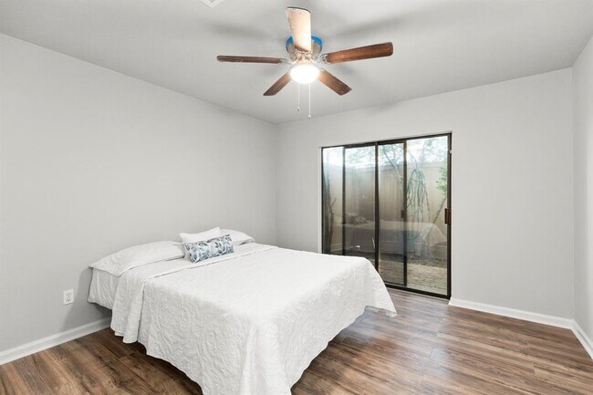 Building Photo - 2471 Briarwest Blvd