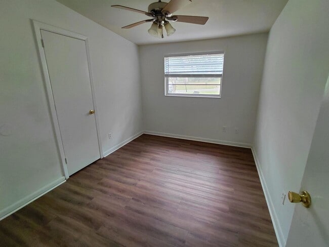 Building Photo - 2412 Almond Dr