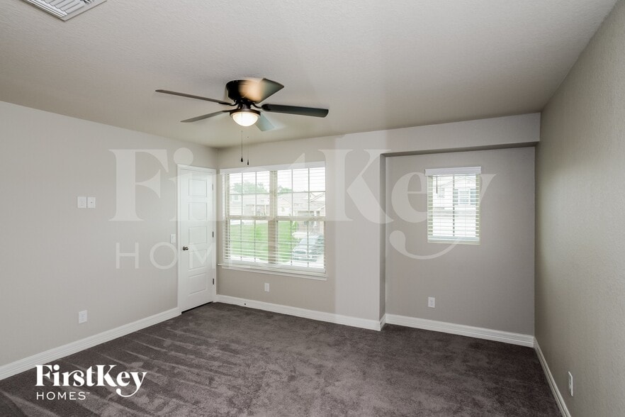 Building Photo - 10638 Jasmine Blf