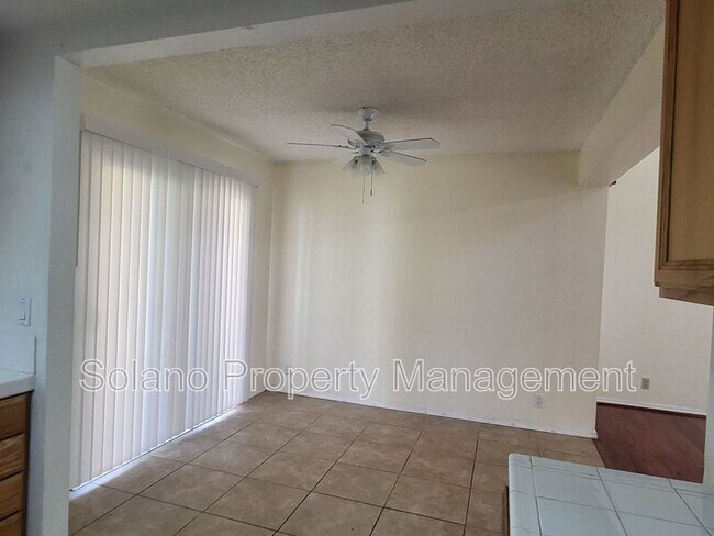 Building Photo - 125 Serpentine Dr