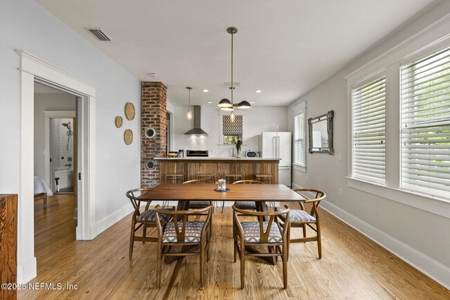 Building Photo - 206 Cabeza St