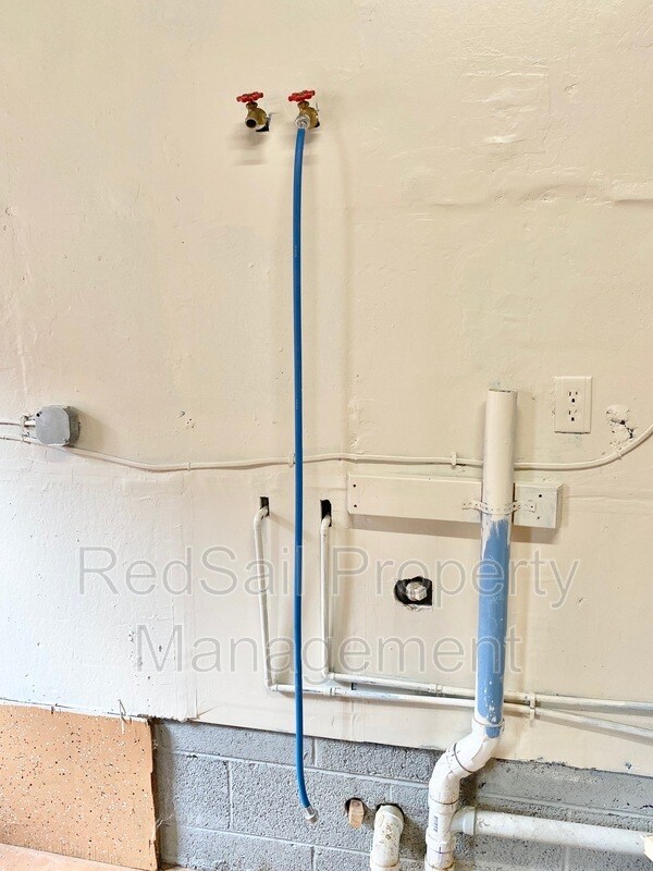 Building Photo - 729 Milton Dr