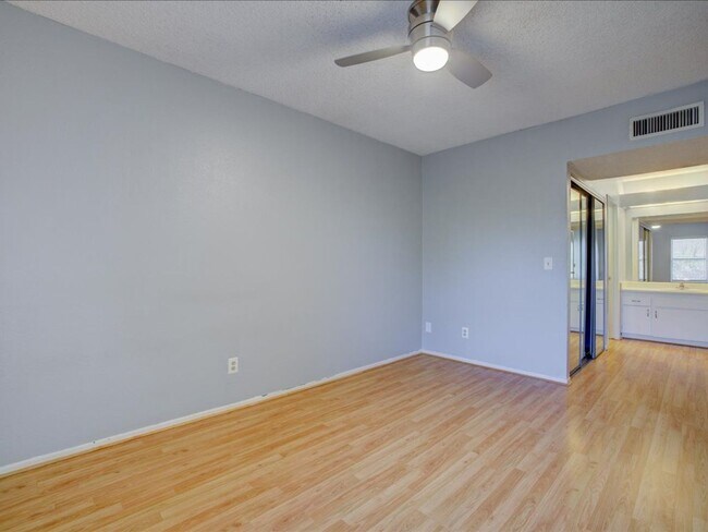 Building Photo - 2 Bedroom 2 Bathroom Retreat with Community Pool & Spa!