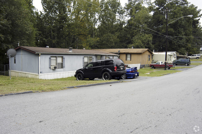 Building Photo - Pinebrook Mobile Home Community