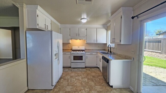 Building Photo - 6013 Brett Dr