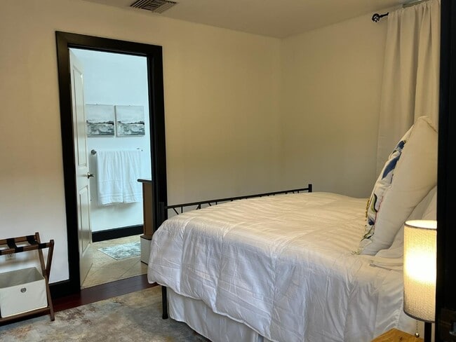 Building Photo - 730 E 3rd St