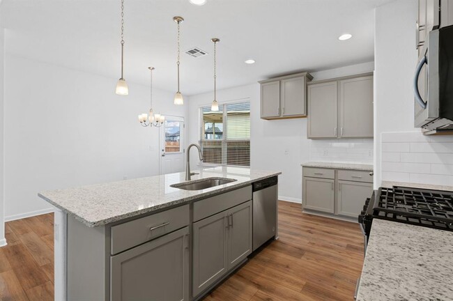 Building Photo - 348 Rend Dr