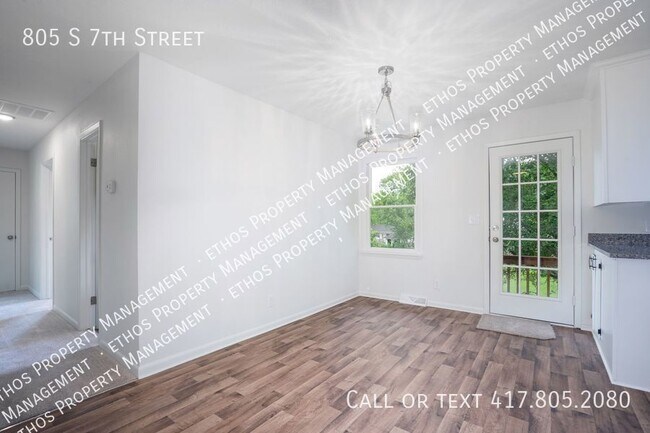 Building Photo - 805 S 7th St