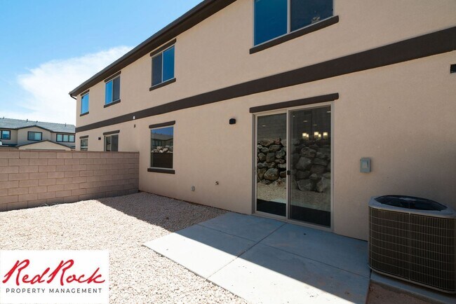 Building Photo - 4 Bedroom, 2.5 Bathroom Townhome in Hurric...