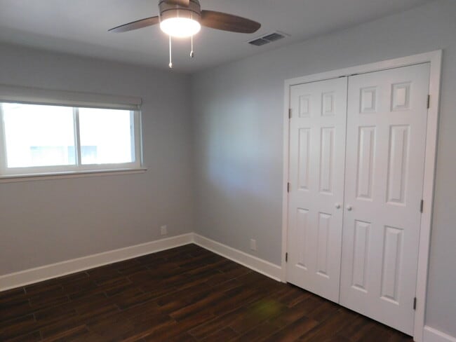 Building Photo - Three Bed/Two Both Home with Great Parking off Wurzbach and Vance Jackson.
