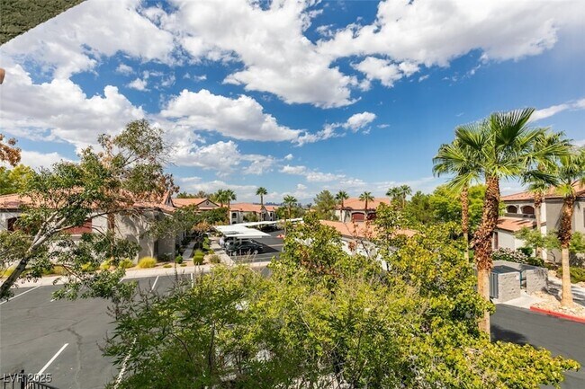 Building Photo - 950 Seven Hills Dr
