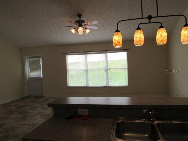 Building Photo - 926 Cork Oak Ln